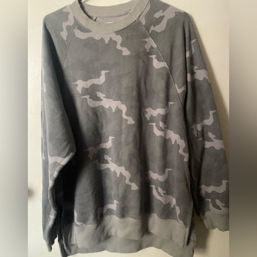 American Eagle Camo Sweatshirt